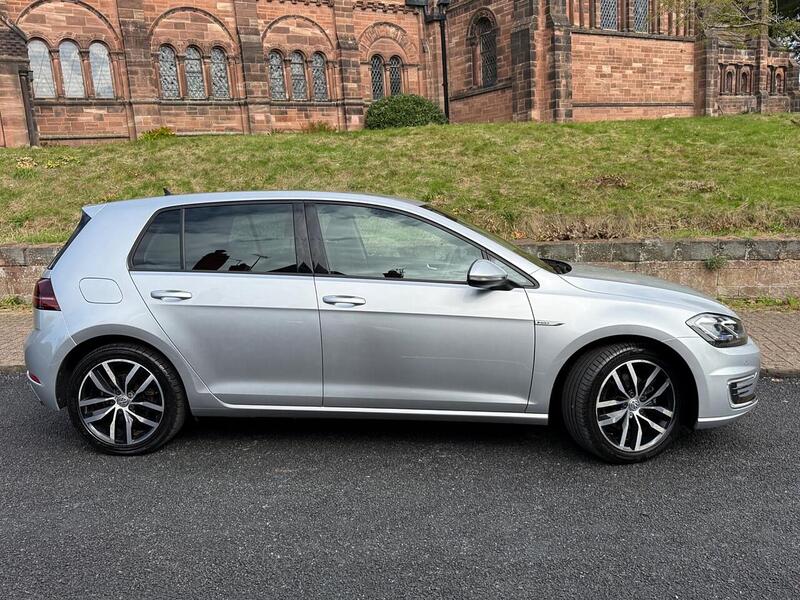 Volkswagen e-Golf 35.8kWh e-Golf Hatchback 5dr Electric Auto (136 ps) - U26099