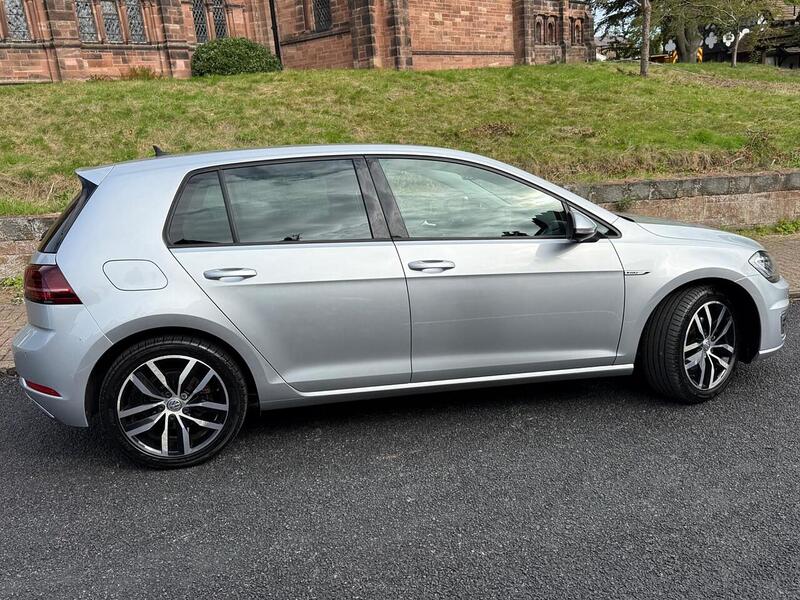 Volkswagen e-Golf 35.8kWh e-Golf Hatchback 5dr Electric Auto (136 ps) - U26099