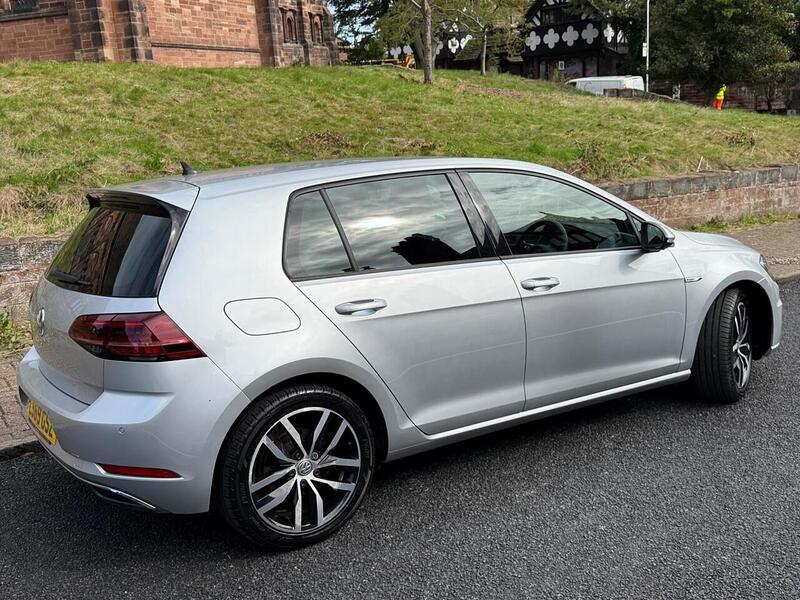 Volkswagen e-Golf 35.8kWh e-Golf Hatchback 5dr Electric Auto (136 ps) - U26099