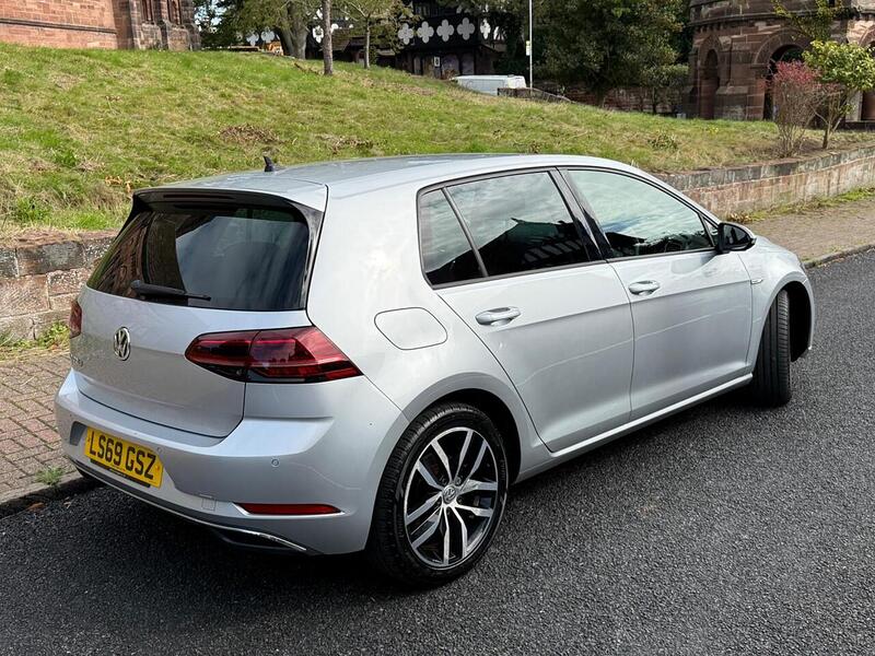 Volkswagen e-Golf 35.8kWh e-Golf Hatchback 5dr Electric Auto (136 ps) - U26099