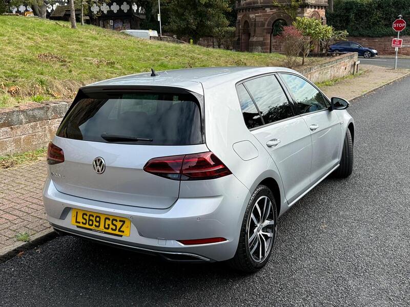 Volkswagen e-Golf 35.8kWh e-Golf Hatchback 5dr Electric Auto (136 ps) - U26099