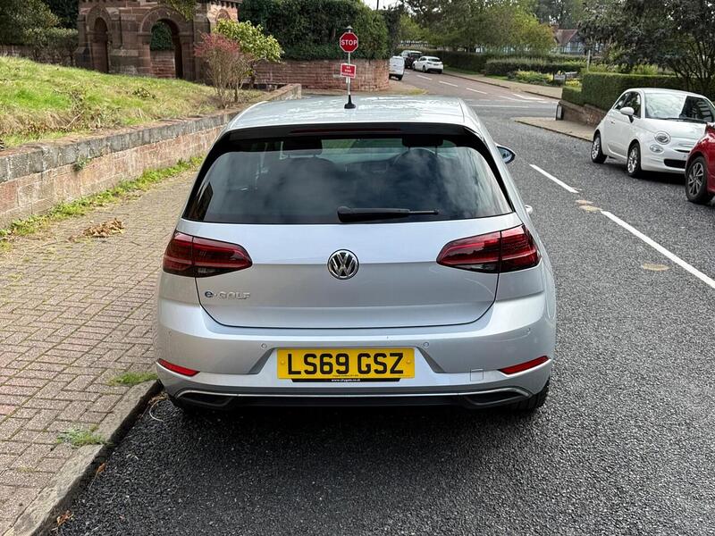 Volkswagen e-Golf 35.8kWh e-Golf Hatchback 5dr Electric Auto (136 ps) - U26099