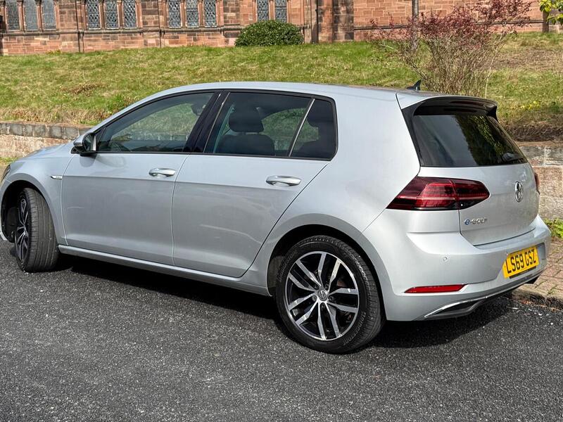 Volkswagen e-Golf 35.8kWh e-Golf Hatchback 5dr Electric Auto (136 ps) - U26099