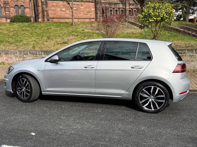 Volkswagen e-Golf 35.8kWh e-Golf Hatchback 5dr Electric Auto (136 ps) - U26099