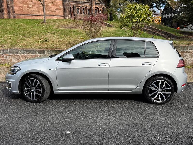 Volkswagen e-Golf 35.8kWh e-Golf Hatchback 5dr Electric Auto (136 ps) - U26099