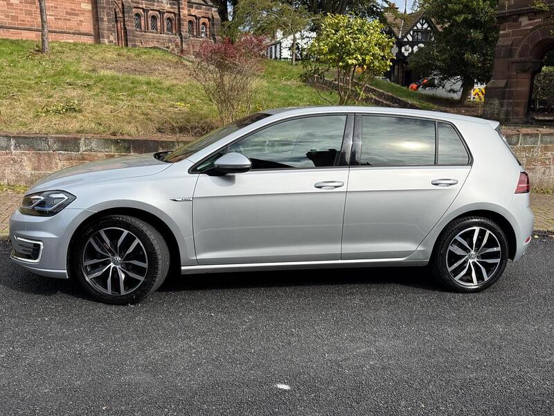 Volkswagen e-Golf 35.8kWh e-Golf Hatchback 5dr Electric Auto (136 ps) - U26099