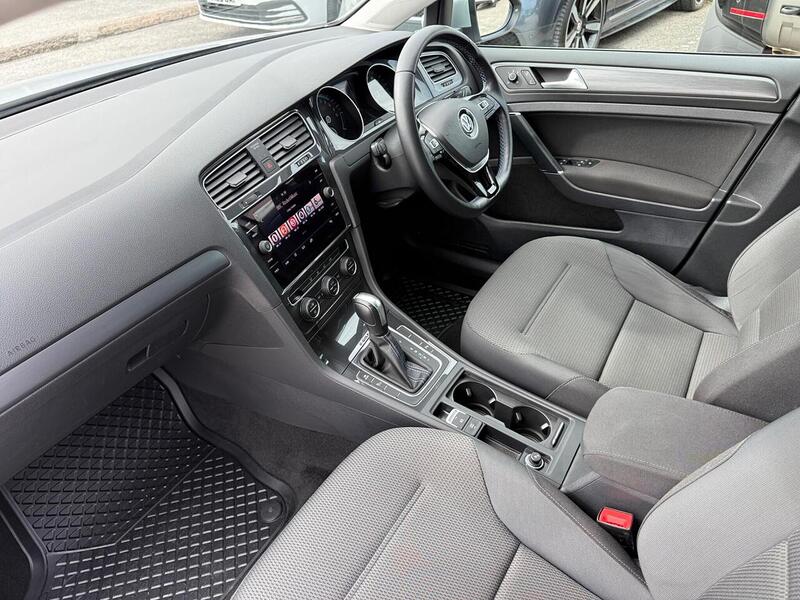 Volkswagen e-Golf 35.8kWh e-Golf Hatchback 5dr Electric Auto (136 ps) - U26099