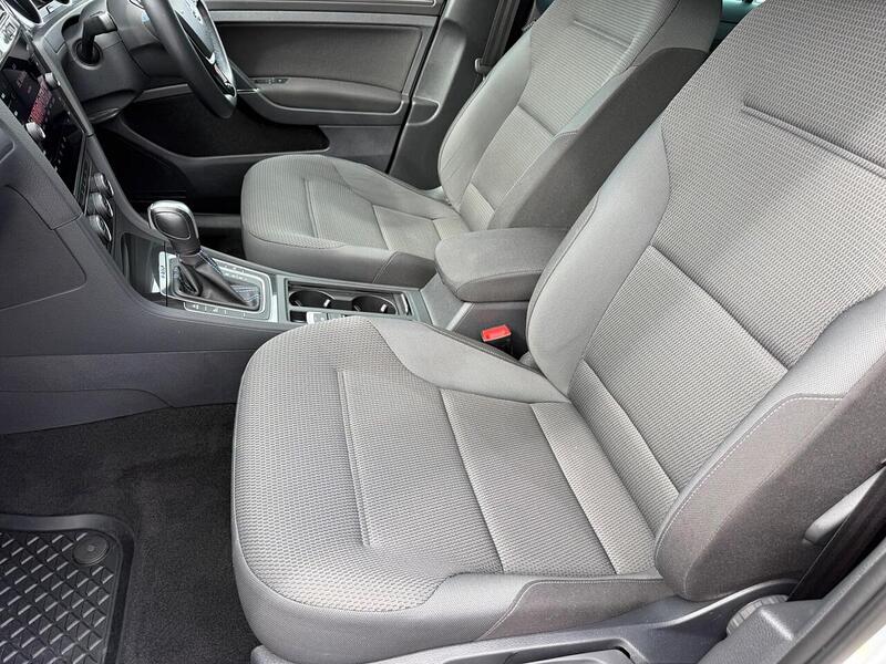 Volkswagen e-Golf 35.8kWh e-Golf Hatchback 5dr Electric Auto (136 ps) - U26099