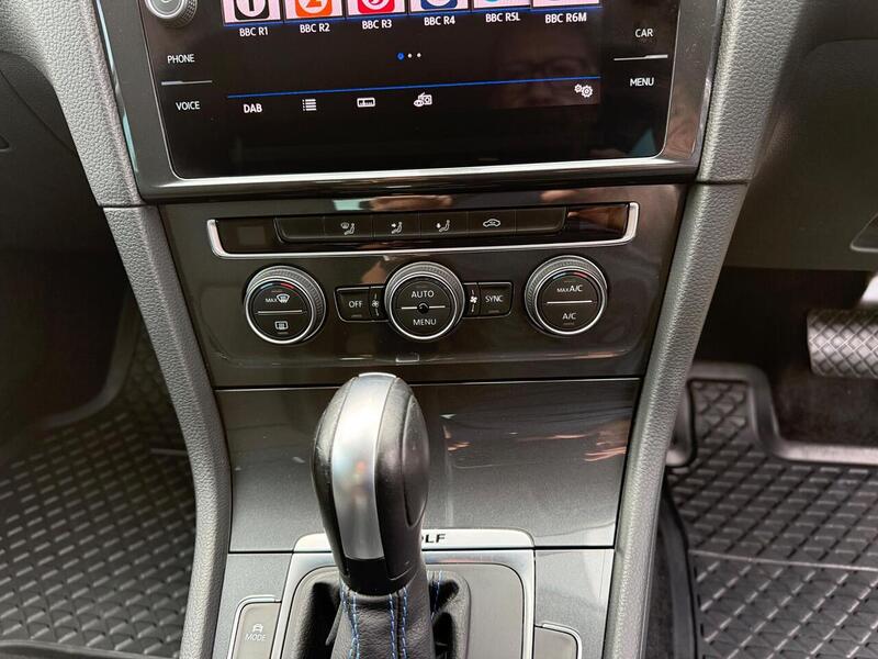 Volkswagen e-Golf 35.8kWh e-Golf Hatchback 5dr Electric Auto (136 ps) - U26099