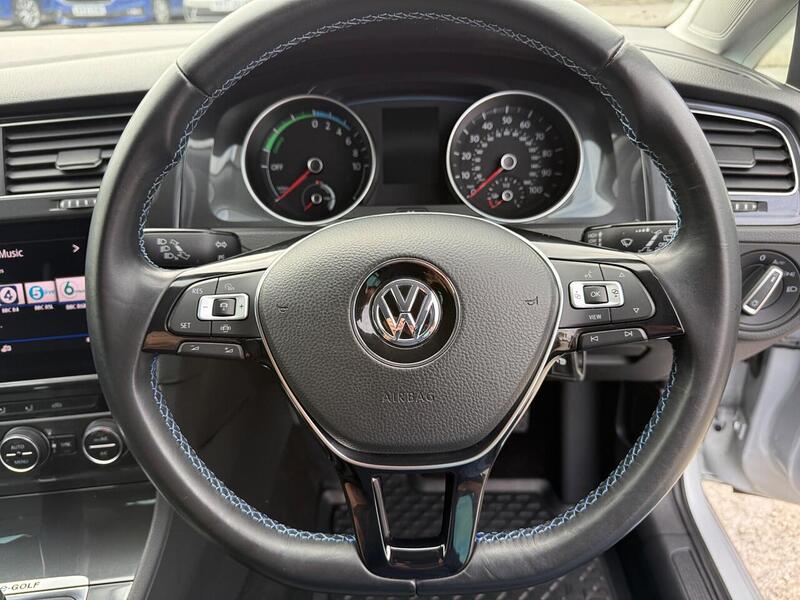 Volkswagen e-Golf 35.8kWh e-Golf Hatchback 5dr Electric Auto (136 ps) - U26099