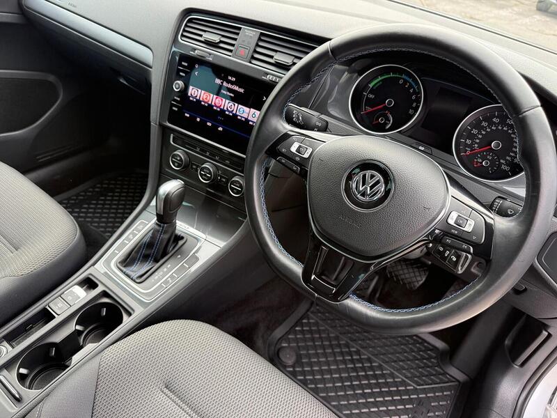 Volkswagen e-Golf 35.8kWh e-Golf Hatchback 5dr Electric Auto (136 ps) - U26099