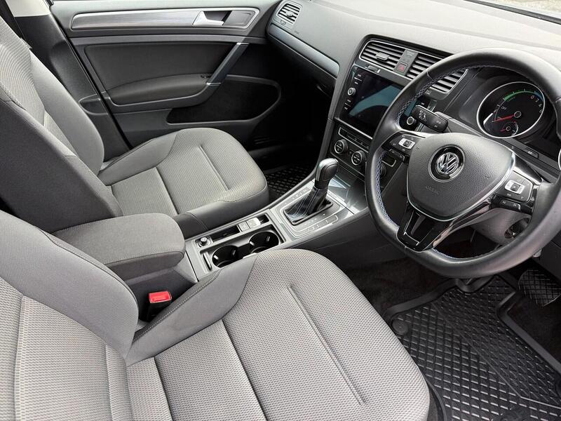 Volkswagen e-Golf 35.8kWh e-Golf Hatchback 5dr Electric Auto (136 ps) - U26099