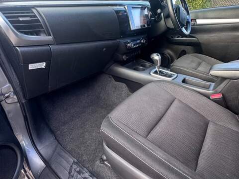 Toyota Hilux D-4D Invincible - U11