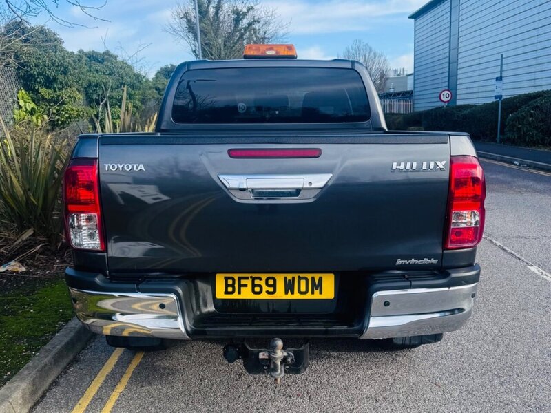 Toyota Hilux D-4D Invincible - U11