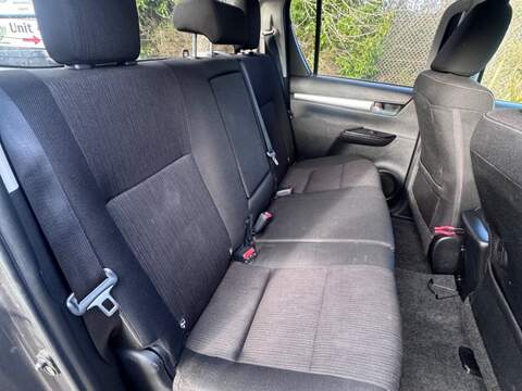Toyota Hilux D-4D Invincible - U11