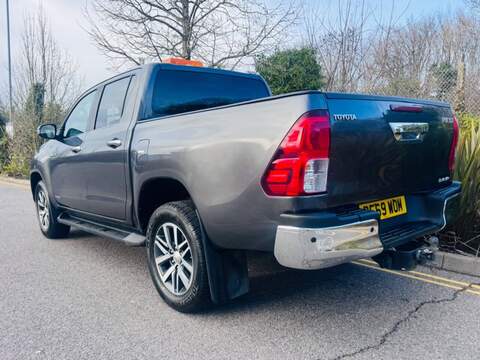 Toyota Hilux D-4D Invincible - U11