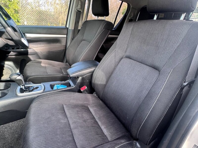 Toyota Hilux D-4D Invincible - U12
