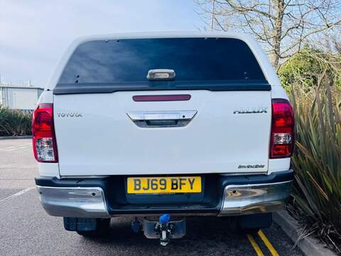 Toyota Hilux D-4D Invincible - U12