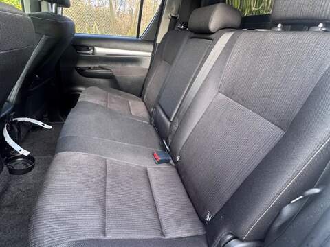 Toyota Hilux D-4D Invincible - U12