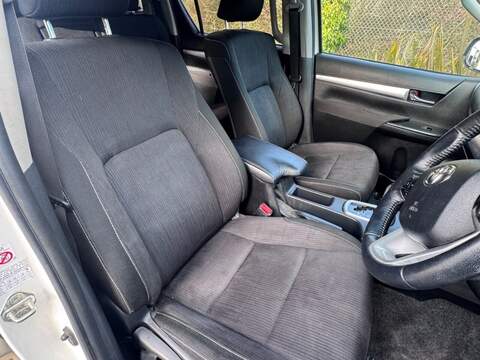 Toyota Hilux D-4D Invincible - U12