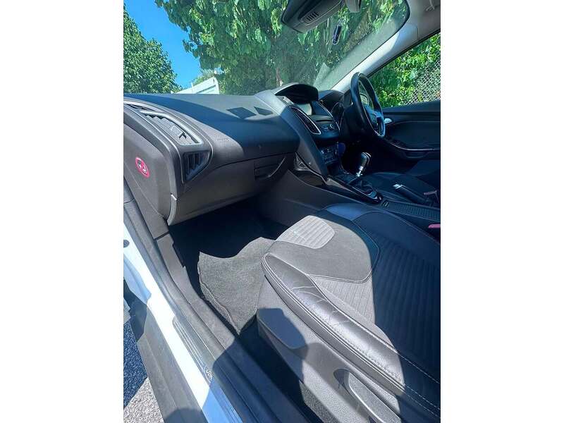 Ford Focus T EcoBoost Titanium X - U40