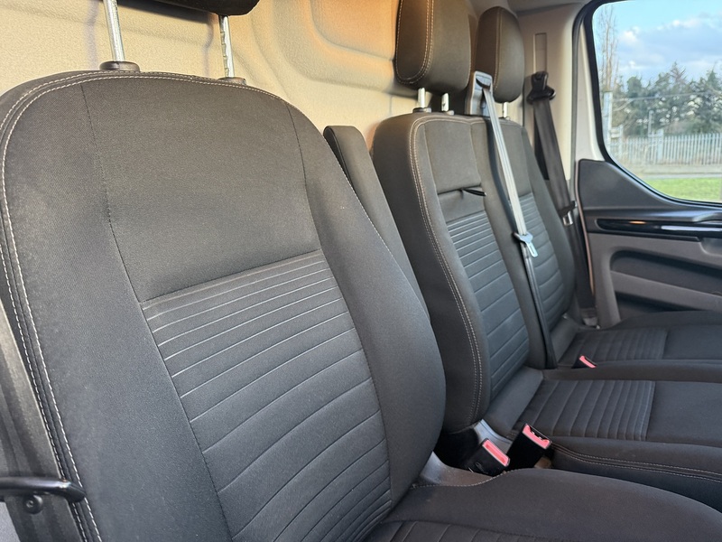 Ford Transit Custom 2.0 300 EcoBlue Limited Panel Van 5dr Diesel Auto L2 H1 Euro 6 (130 ps) - U21