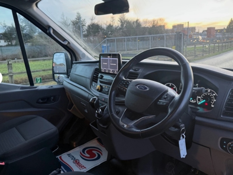 Ford Transit 2.0 460 EcoBlue Leader Minibus Double Cab 5dr Diesel Manual RWD L4 H3 Euro 6 (s/s) (17 Seat, DRW) - U45