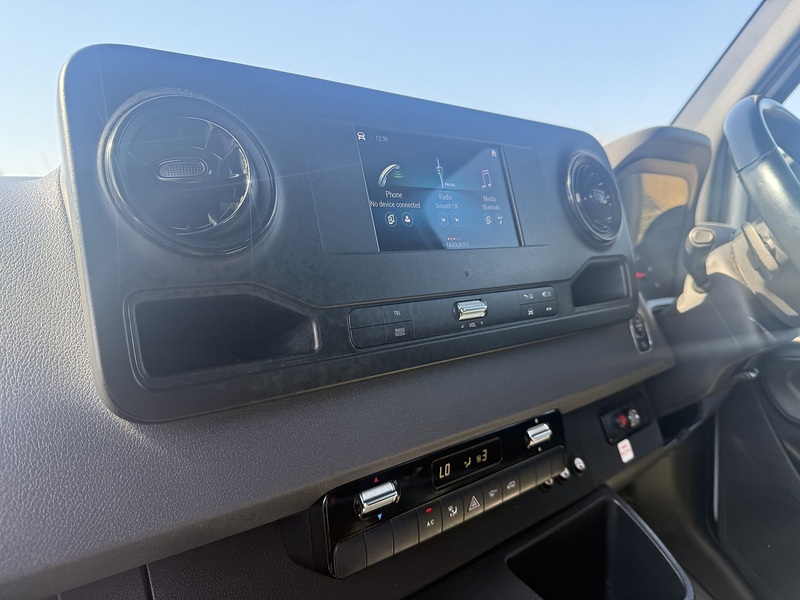 Mercedes-Benz Sprinter 2.0 315 CDI Progressive Crew Van 5dr Diesel Manual RWD L2 H2 Euro 6 (s/s) (150 ps) - U99