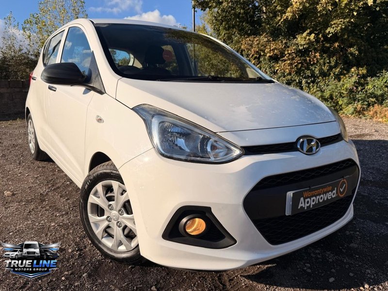 White 2016 Hyundai i10 Hatchback Front-wheel drive Manual