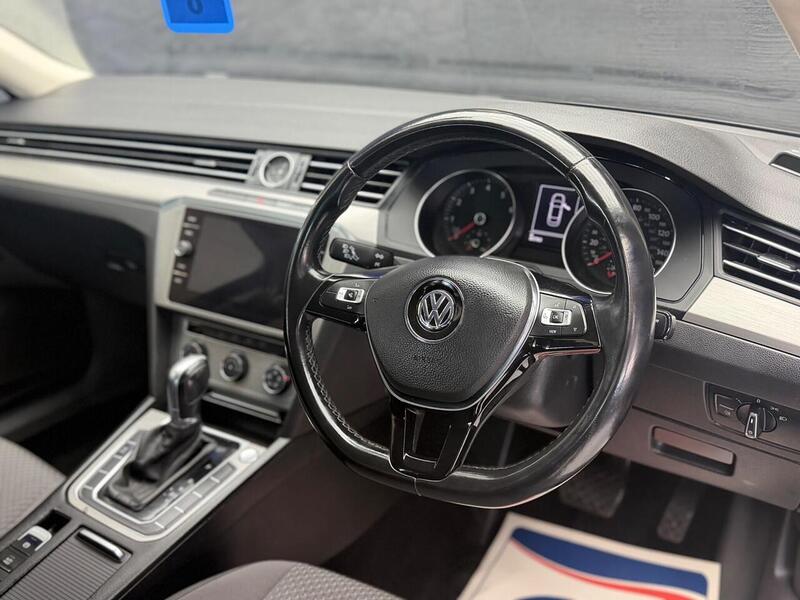 Volkswagen Passat Passat S Saloon 1 Automatic Petrol - U102