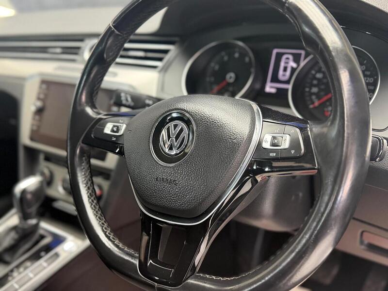 Volkswagen Passat Passat S Saloon 1 Automatic Petrol - U102