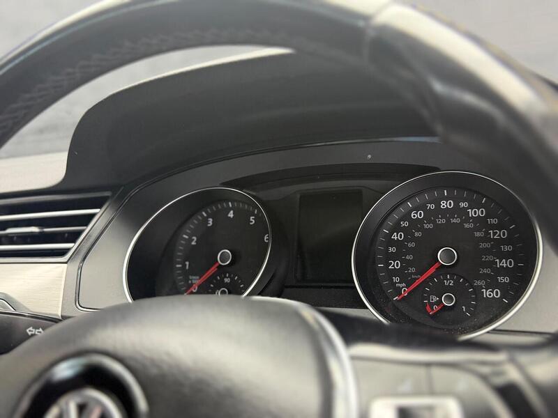 Volkswagen Passat Passat S Saloon 1 Automatic Petrol - U102