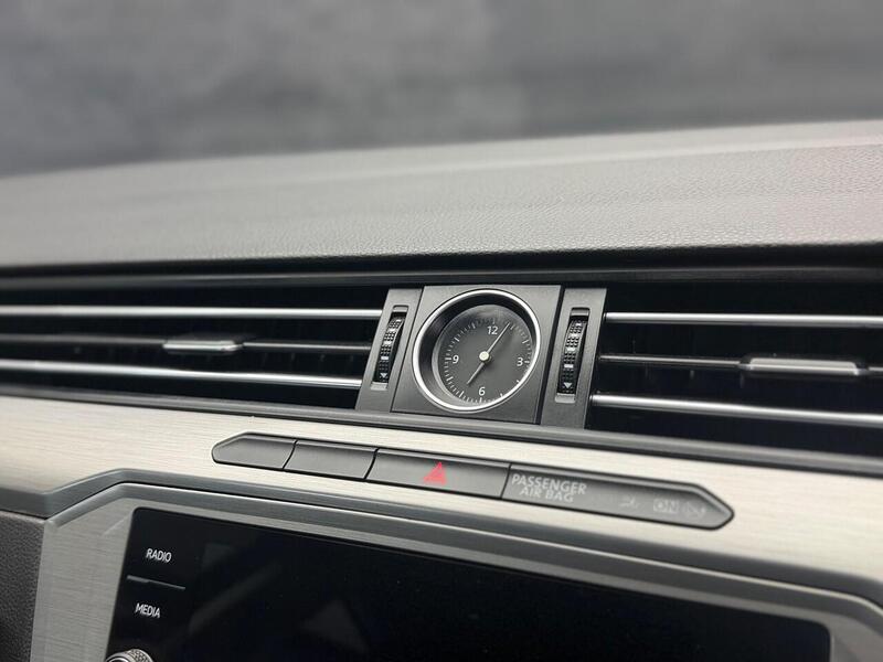 Volkswagen Passat Passat S Saloon 1 Automatic Petrol - U102