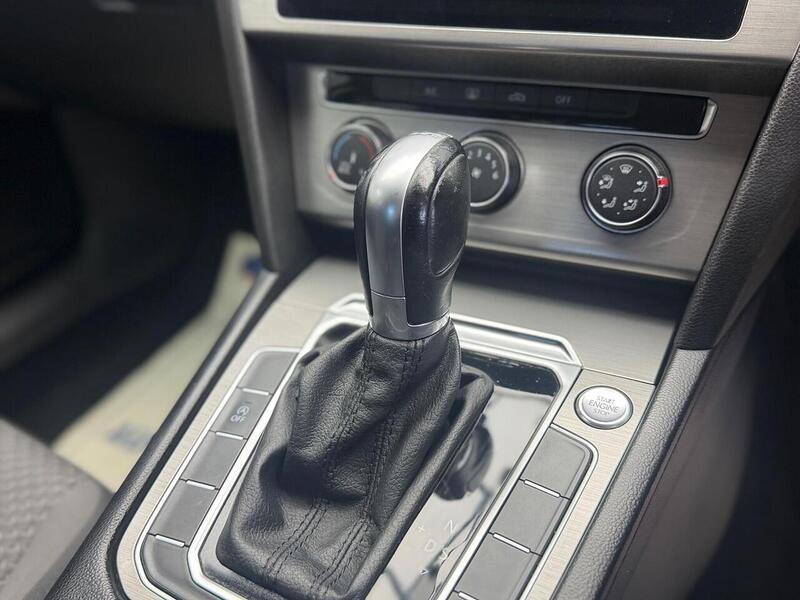 Volkswagen Passat Passat S Saloon 1 Automatic Petrol - U102