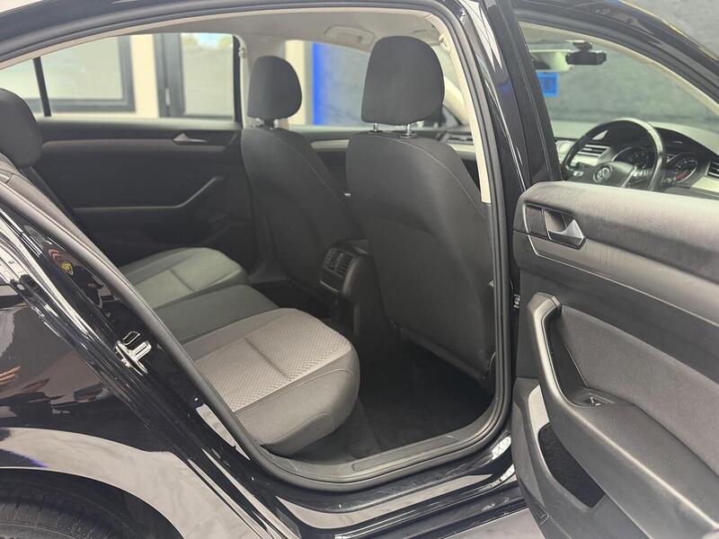Volkswagen Passat Passat S Saloon 1 Automatic Petrol - U102