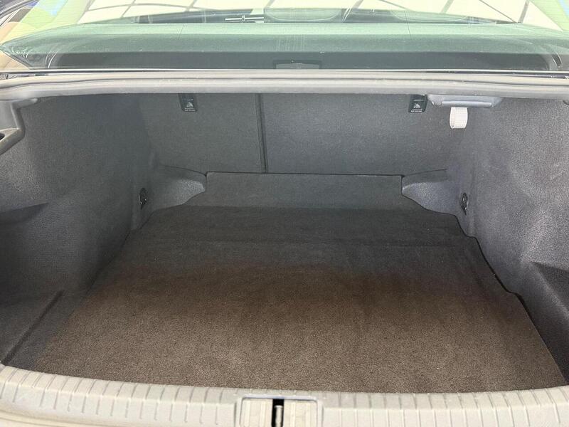 Volkswagen Passat Passat S Saloon 1 Automatic Petrol - U102