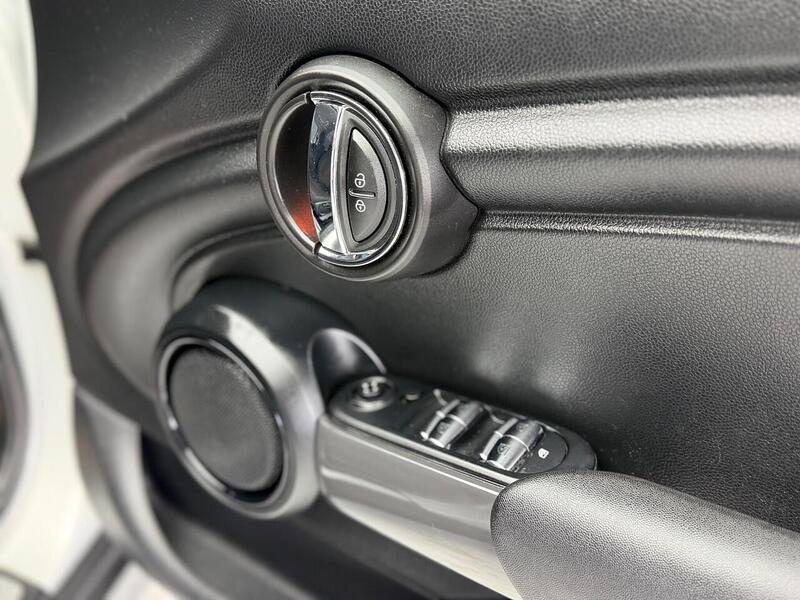MINI Hatch 1.5 Cooper Euro 6 (s/s) 5dr - U103