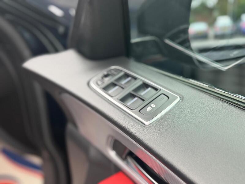 Jaguar F-PACE 2.0 D180 R-Sport Auto AWD Euro 6 (s/s) 5dr - U113