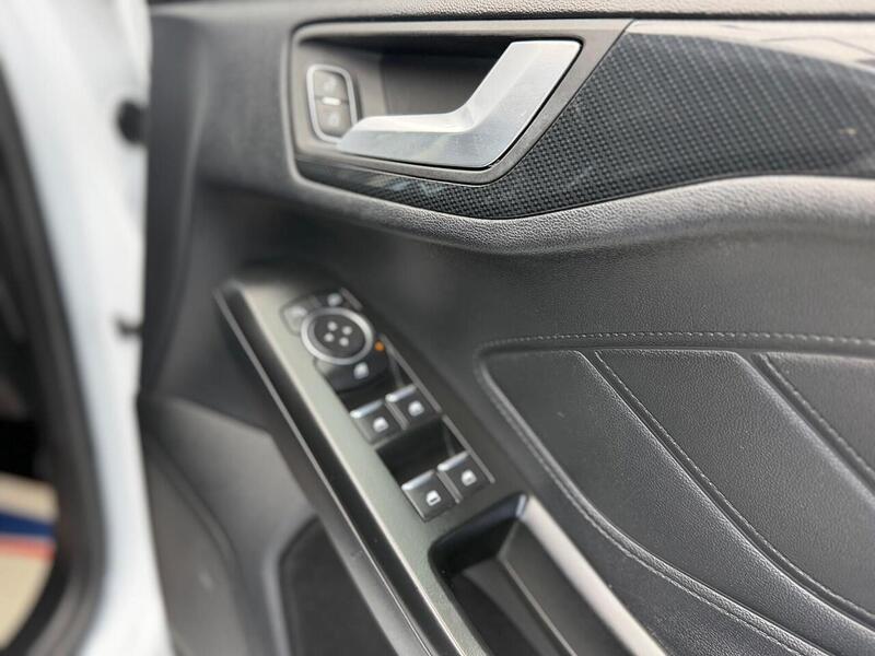 Ford Focus 1.0T EcoBoost ST-Line Euro 6 (s/s) 5dr - U128
