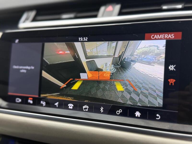 Land Rover Range Rover Velar 2.0 P250 R-Dynamic HSE Auto 4WD Euro 6 (s/s) 5dr - U129