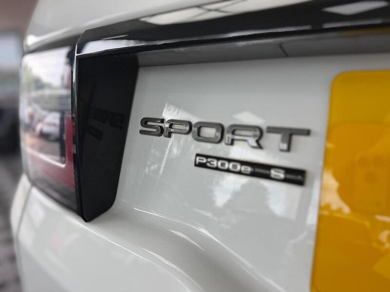 Land Rover Discovery Sport 1.5 P300e 12.2kWh R-Dynamic S Auto 4WD Euro 6 (s/s) 5dr - U136