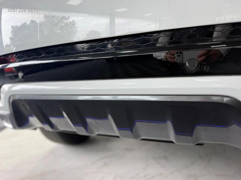 Land Rover Discovery Sport 1.5 P300e 12.2kWh R-Dynamic S Auto 4WD Euro 6 (s/s) 5dr - U136