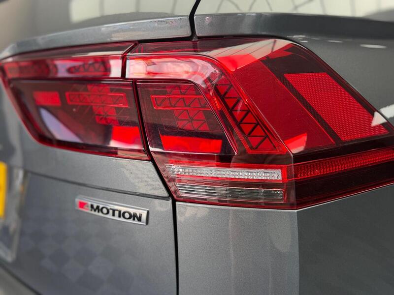 Volkswagen Tiguan 2.0 TDI R-Line Tech DSG 4Motion Euro 6 (s/s) 5dr - U170