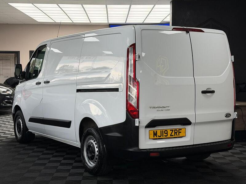 Ford Transit Custom 2.0 300 EcoBlue Panel Van 5dr Diesel Manual L1 H1 Euro 6 (105 ps) - U59