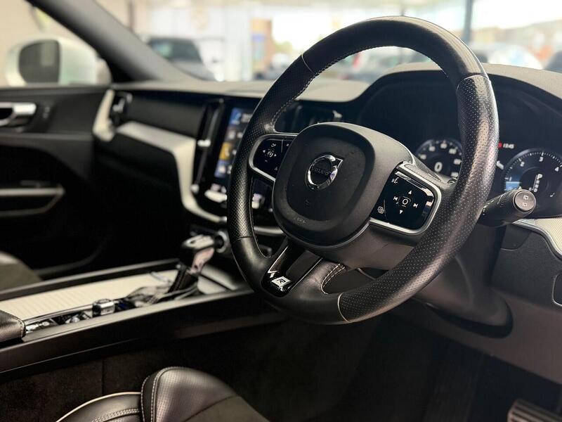 Volvo XC60 XC60 2.0 D4 R-Design Auto AWD Euro 6 (s/s) 5dr - U6