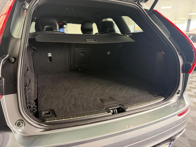 Volvo XC60 XC60 2.0 D4 R-Design Auto AWD Euro 6 (s/s) 5dr - U6