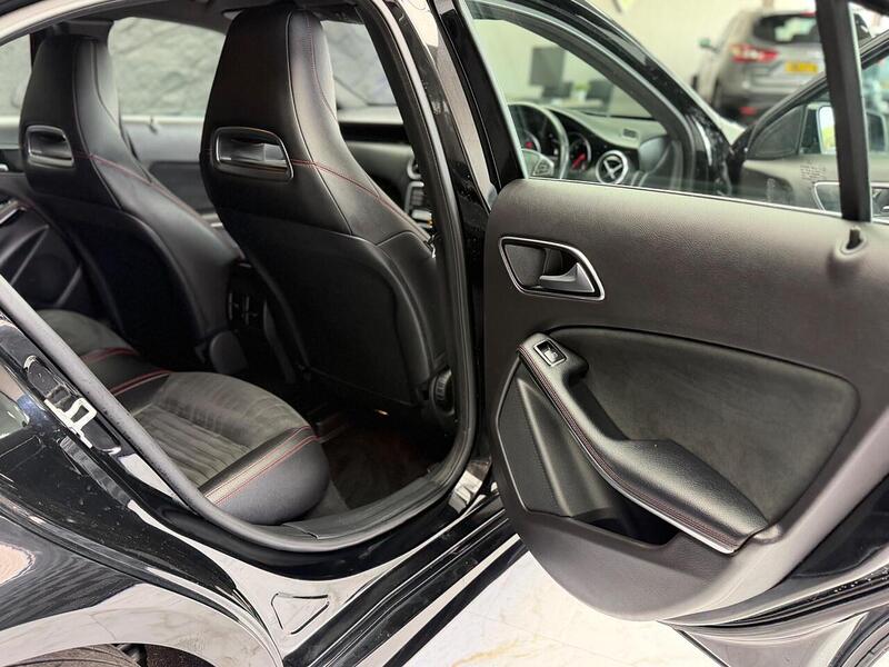 Mercedes-Benz A Class 1.5 A180d AMG Line Euro 6 (s/s) 5dr - U61