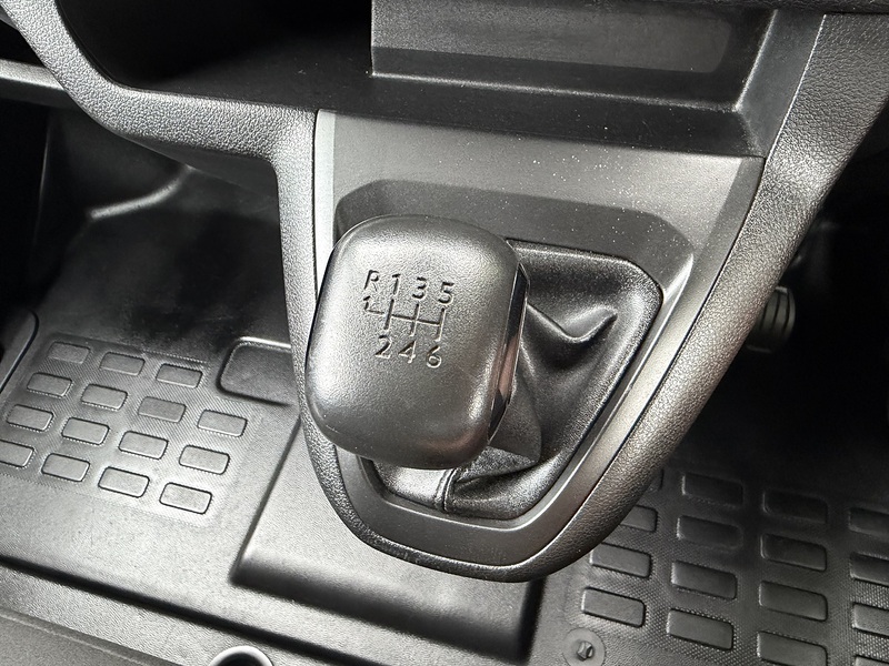Vauxhall Vivaro Turbo D Prime - U102
