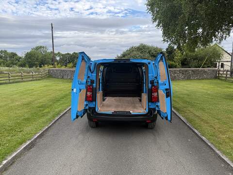 Vauxhall Vivaro Turbo D Prime - U102