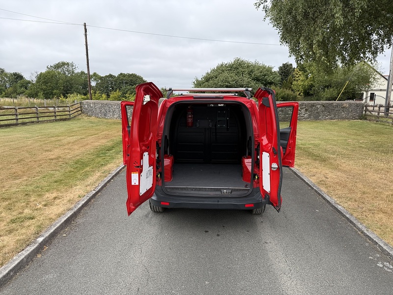 Ford Transit Courier TDCi Leader - U104